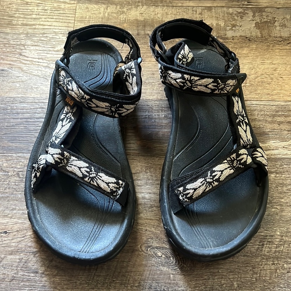 ✨TEVA Sandals✨